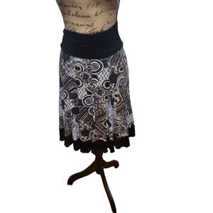 Lea Lauryl lined geometric skirt with stretchy fabric, size small